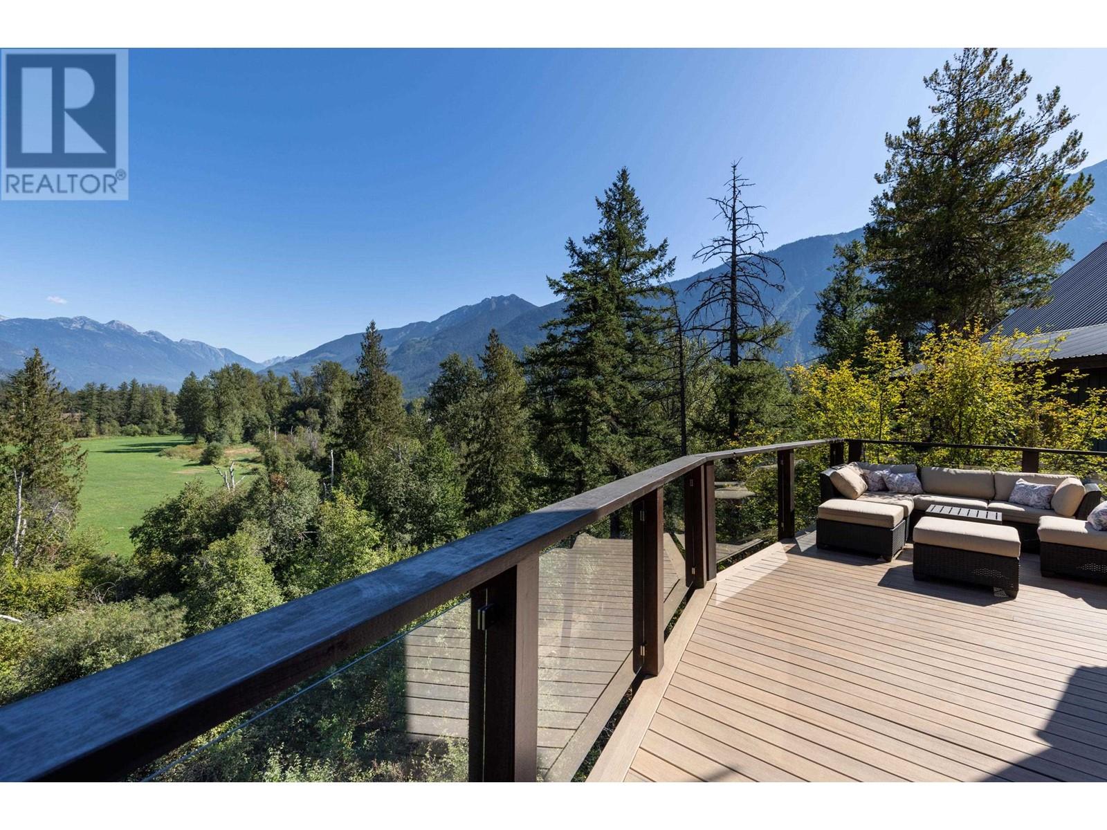 1731 Pinewood Drive, Pemberton, British Columbia  V0N 2L3 - Photo 11 - R2818260
