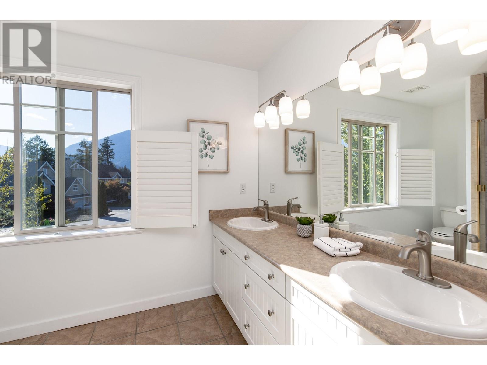 1731 Pinewood Drive, Pemberton, British Columbia  V0N 2L3 - Photo 16 - R2818260