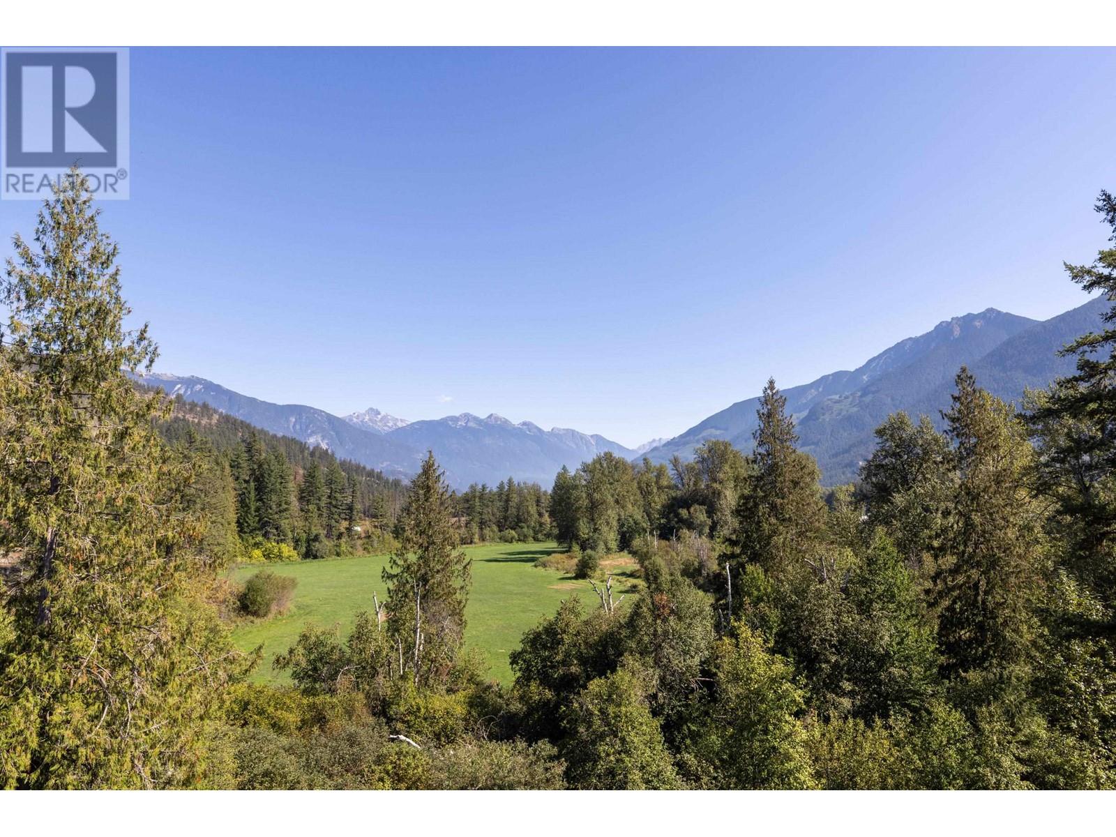 1731 Pinewood Drive, Pemberton, British Columbia  V0N 2L3 - Photo 2 - R2818260