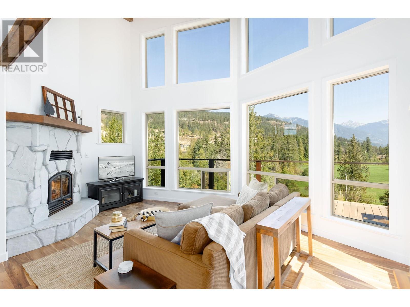 1731 Pinewood Drive, Pemberton, British Columbia  V0N 2L3 - Photo 4 - R2818260