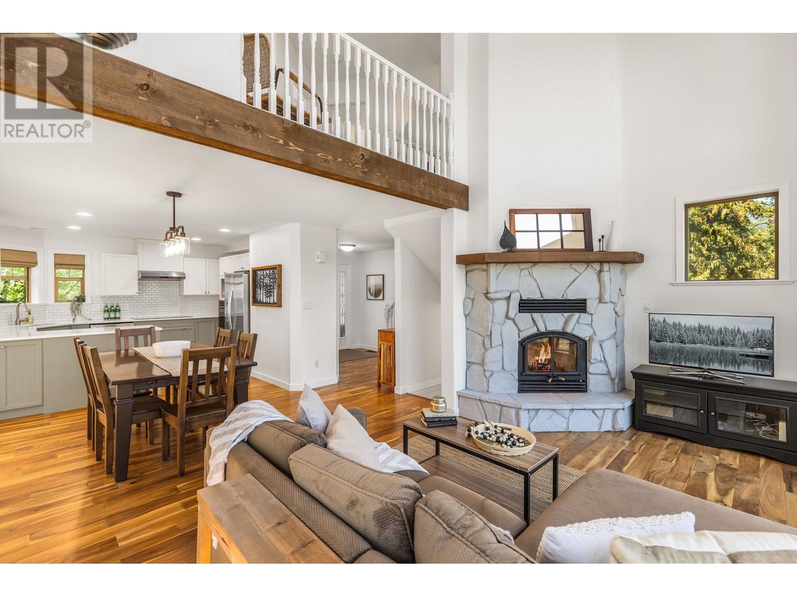 1731 Pinewood Drive, Pemberton, British Columbia  V0N 2L3 - Photo 5 - R2818260