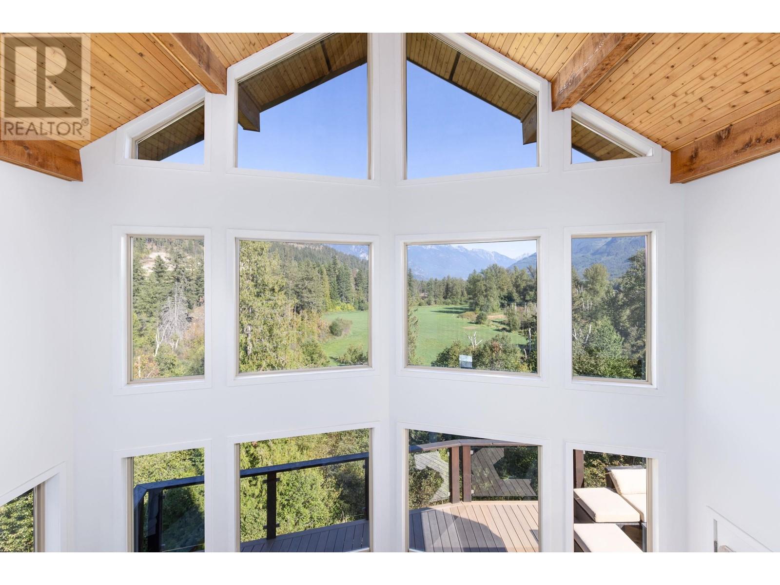 1731 Pinewood Drive, Pemberton, British Columbia  V0N 2L3 - Photo 6 - R2818260