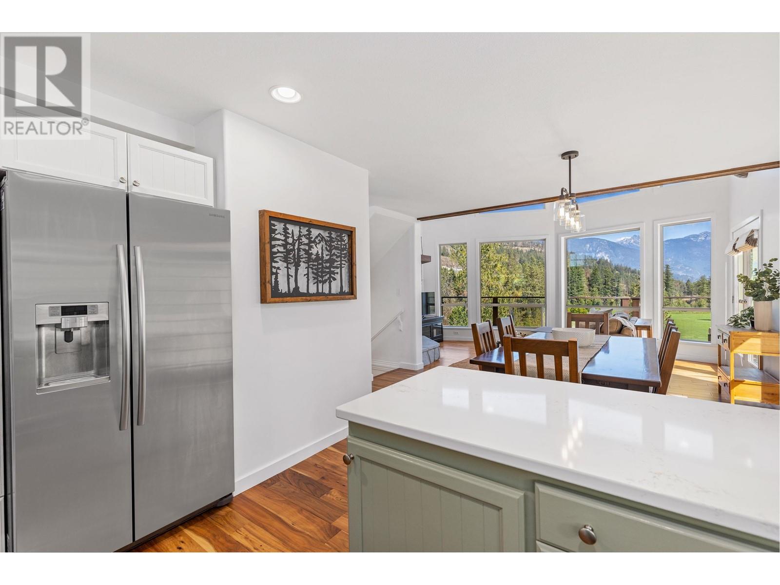 1731 Pinewood Drive, Pemberton, British Columbia  V0N 2L3 - Photo 9 - R2818260