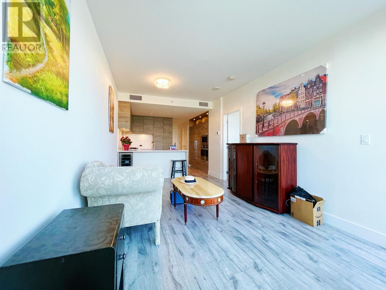 405 7388 Kingsway, Burnaby, British Columbia  V3N 0G9 - Photo 4 - R2815544
