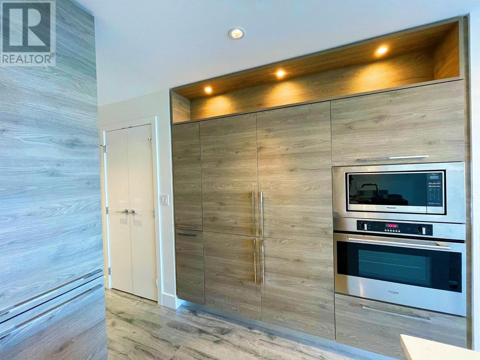 405 7388 Kingsway, Burnaby, British Columbia  V3N 0G9 - Photo 6 - R2815544