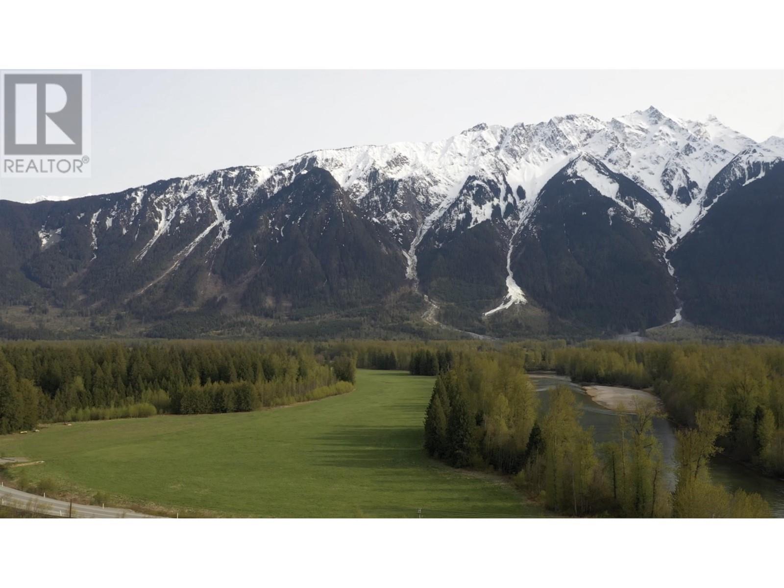 1692 Highway 99, Pemberton, British Columbia  V0N 2L0 - Photo 1 - R2818342