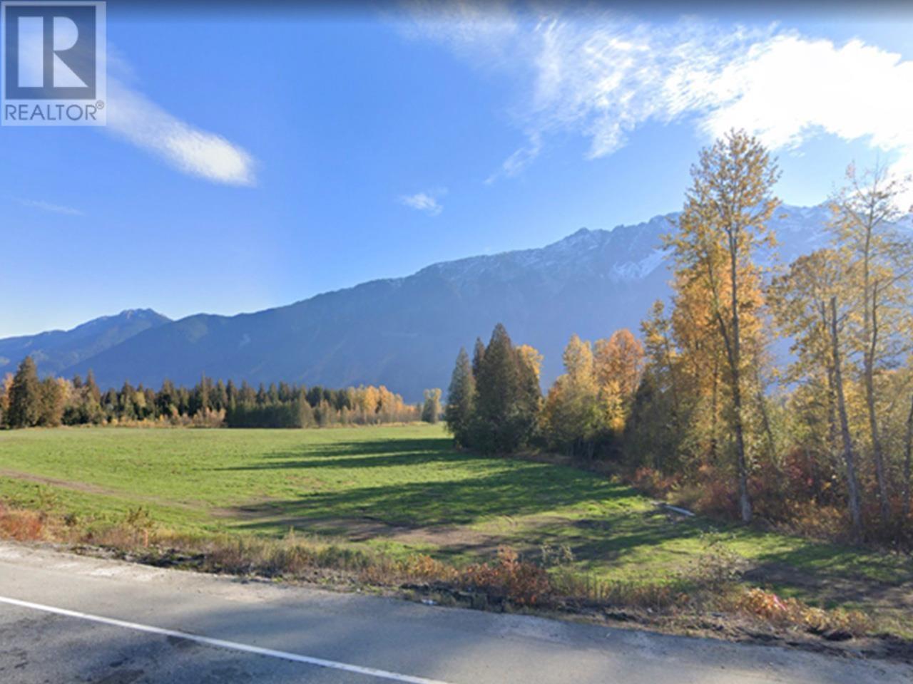 1692 Highway 99, Pemberton, British Columbia  V0N 2L0 - Photo 11 - R2818342