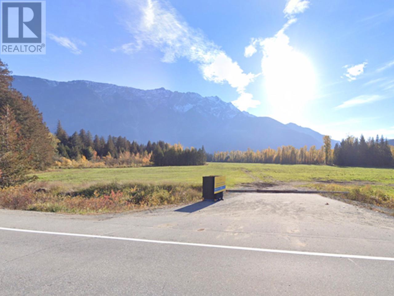 1692 Highway 99, Pemberton, British Columbia  V0N 2L0 - Photo 14 - R2818342