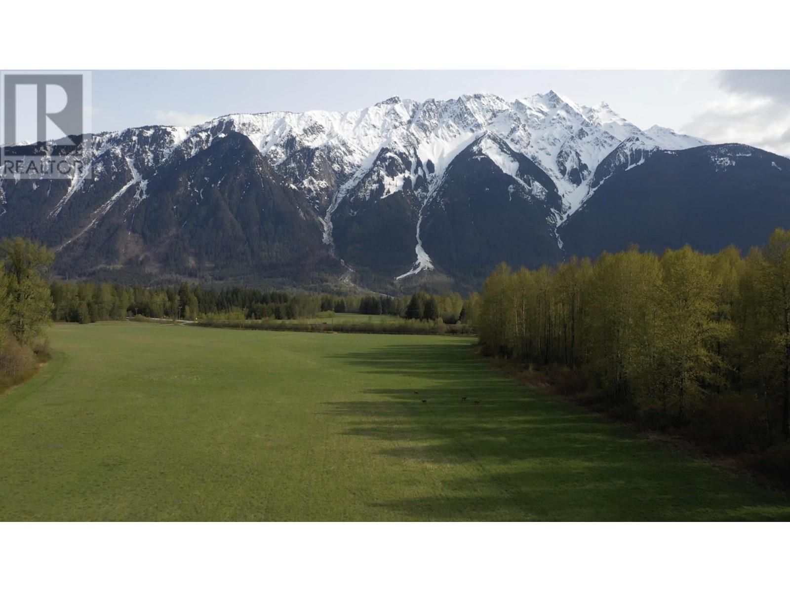 1692 Highway 99, Pemberton, British Columbia  V0N 2L0 - Photo 5 - R2818342