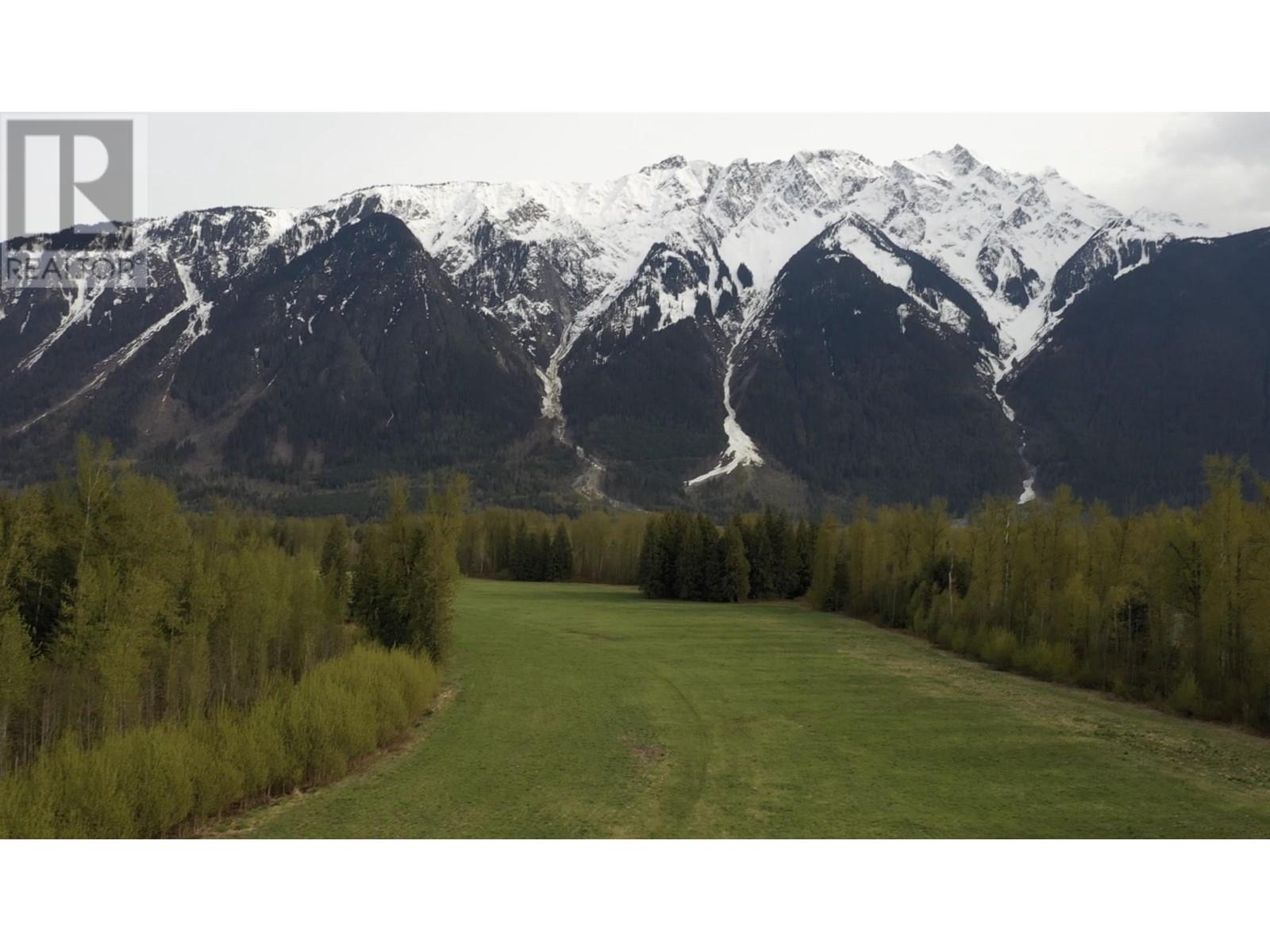 1692 Highway 99, Pemberton, British Columbia  V0N 2L0 - Photo 8 - R2818342