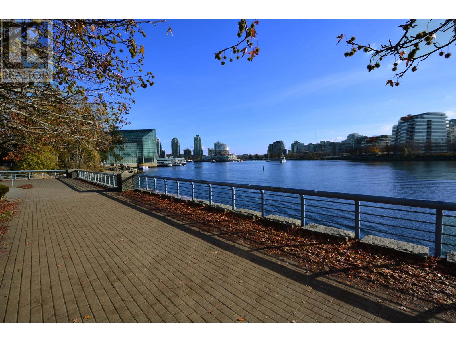 506 8 Smithe Mews, Vancouver, British Columbia  V6B 0A5 - Photo 18 - R2818323