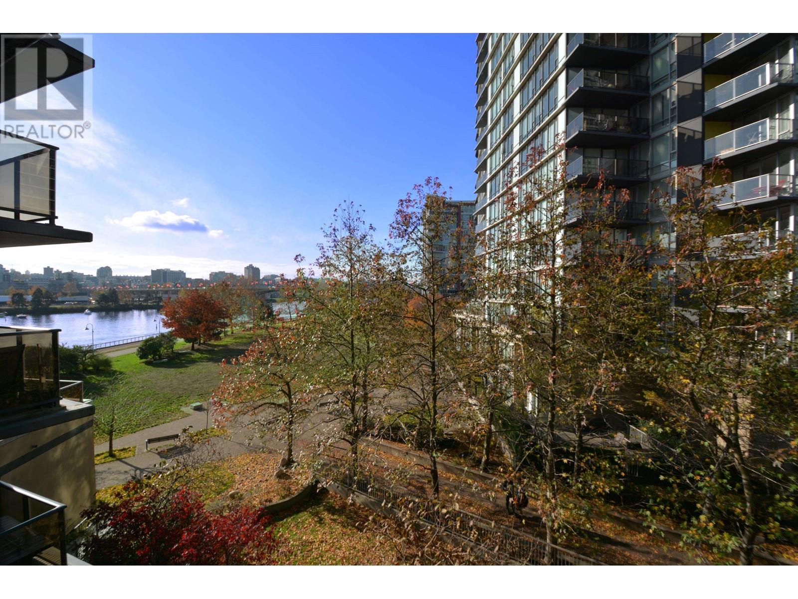 506 8 Smithe Mews, Vancouver, British Columbia  V6B 0A5 - Photo 2 - R2818323