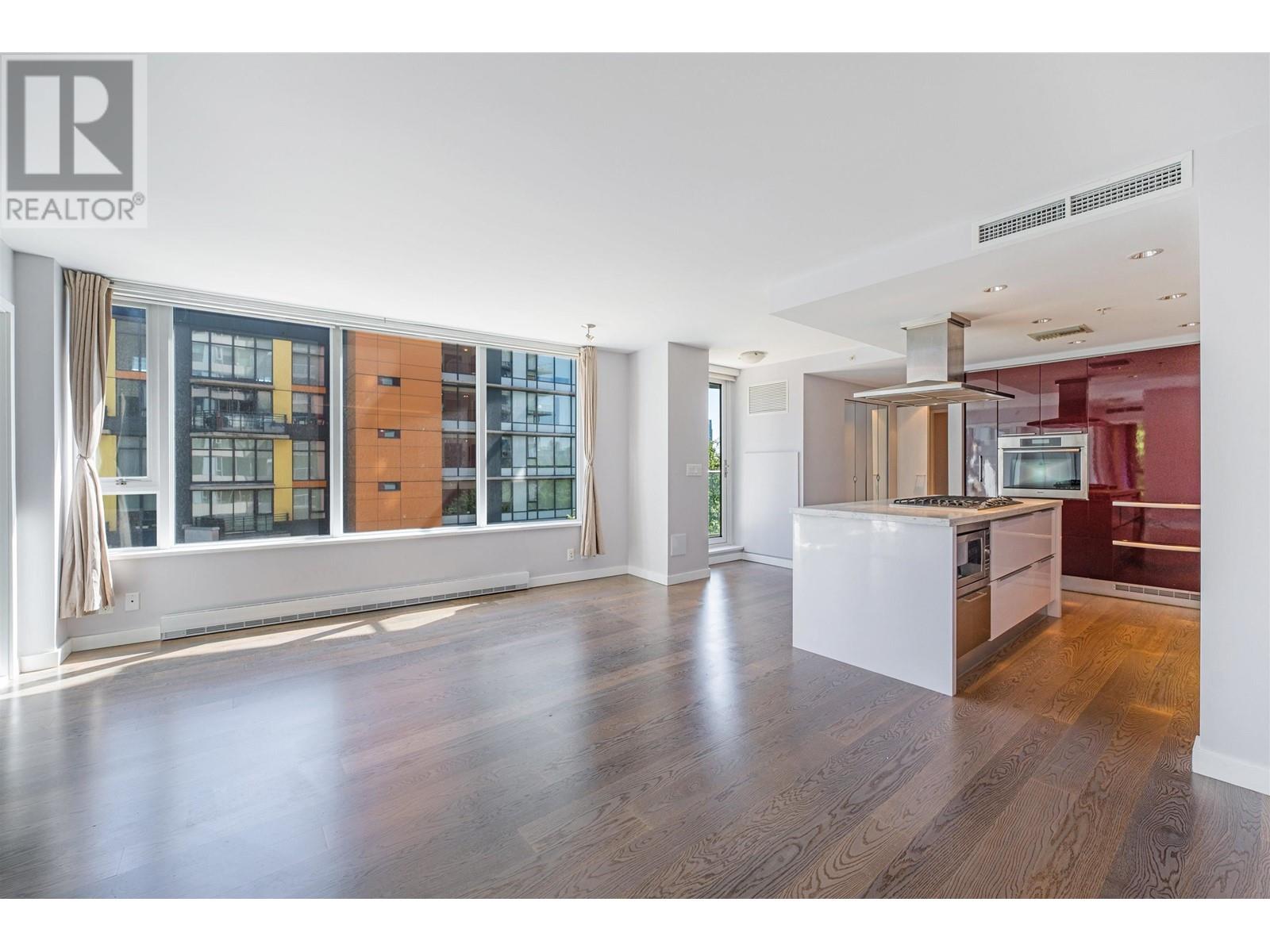 506 8 Smithe Mews, Vancouver, British Columbia  V6B 0A5 - Photo 3 - R2818323