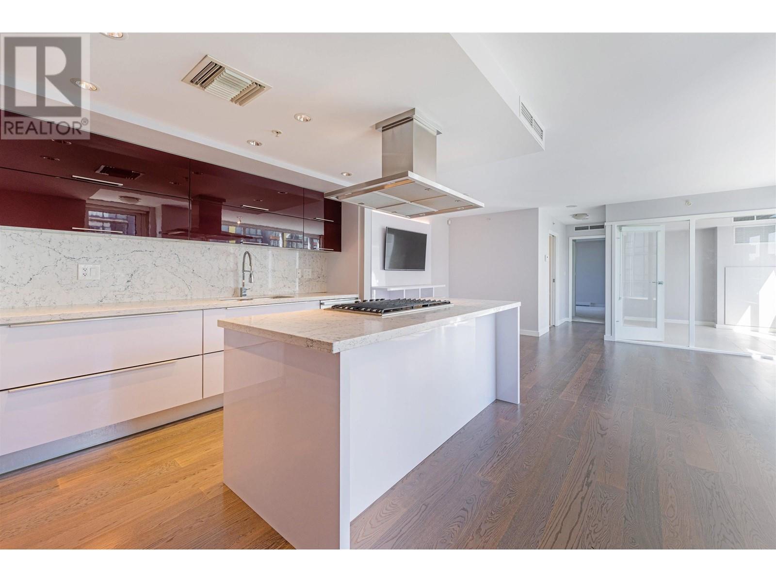 506 8 Smithe Mews, Vancouver, British Columbia  V6B 0A5 - Photo 4 - R2818323