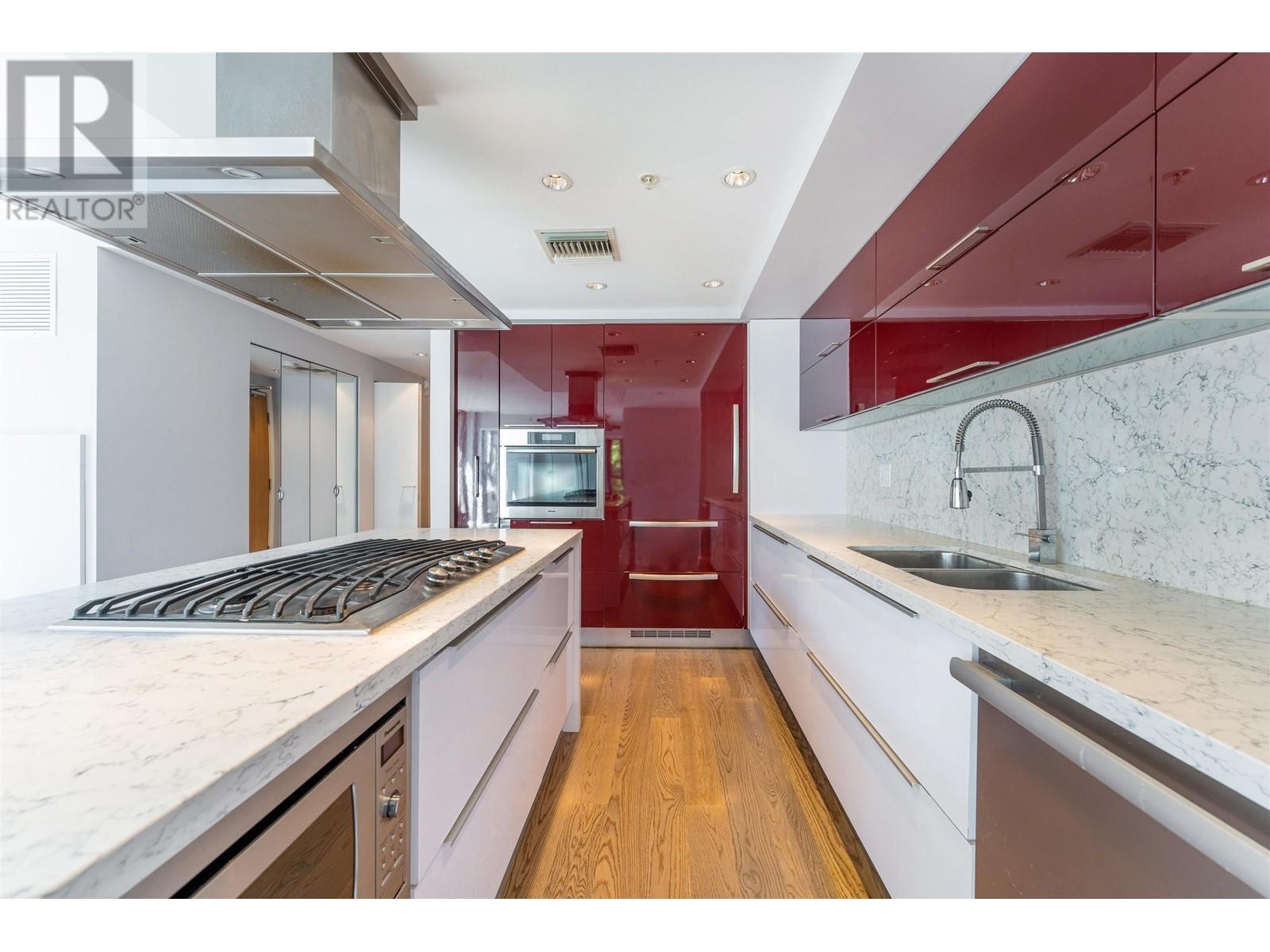 506 8 Smithe Mews, Vancouver, British Columbia  V6B 0A5 - Photo 5 - R2818323