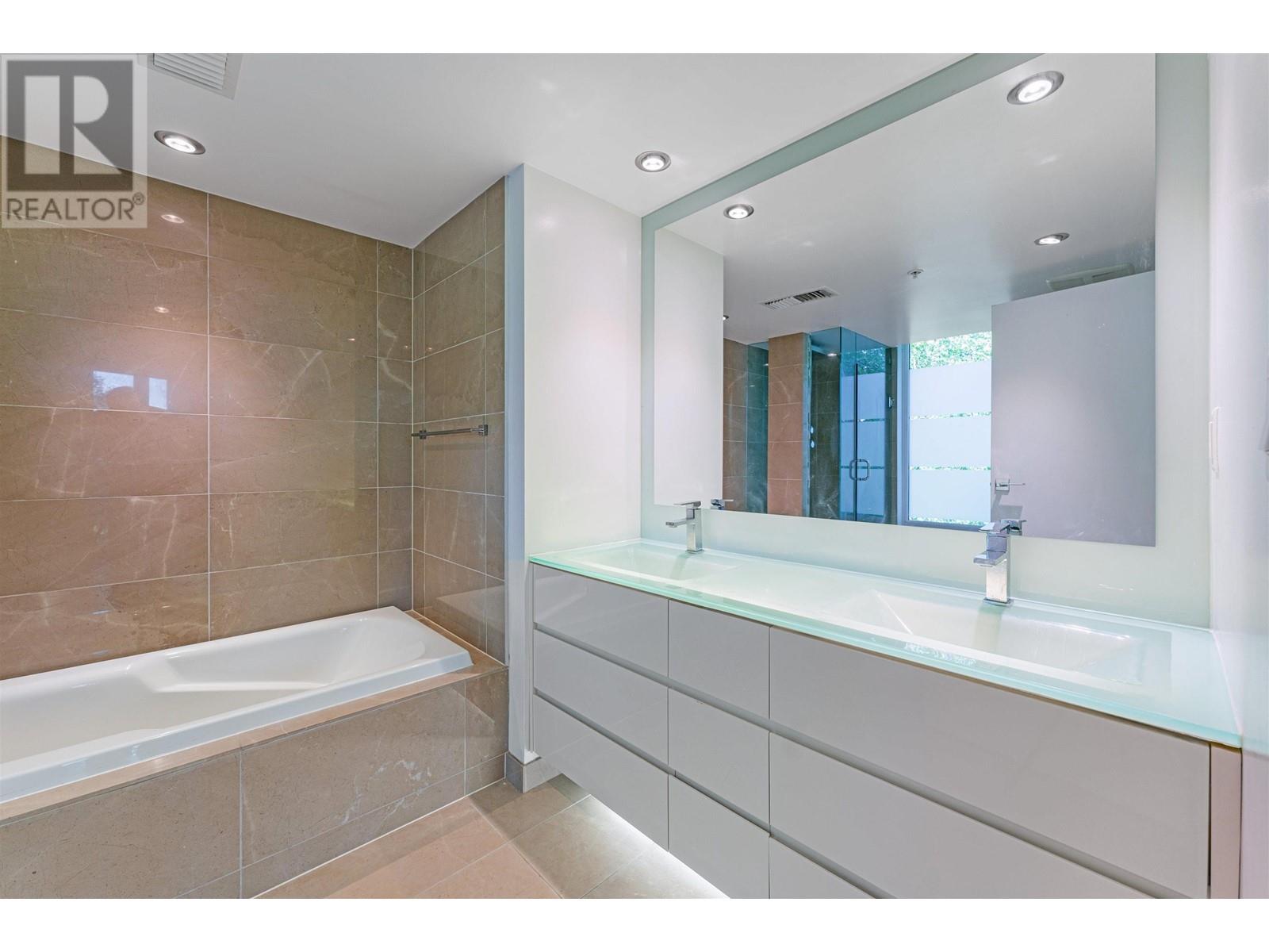 506 8 Smithe Mews, Vancouver, British Columbia  V6B 0A5 - Photo 7 - R2818323
