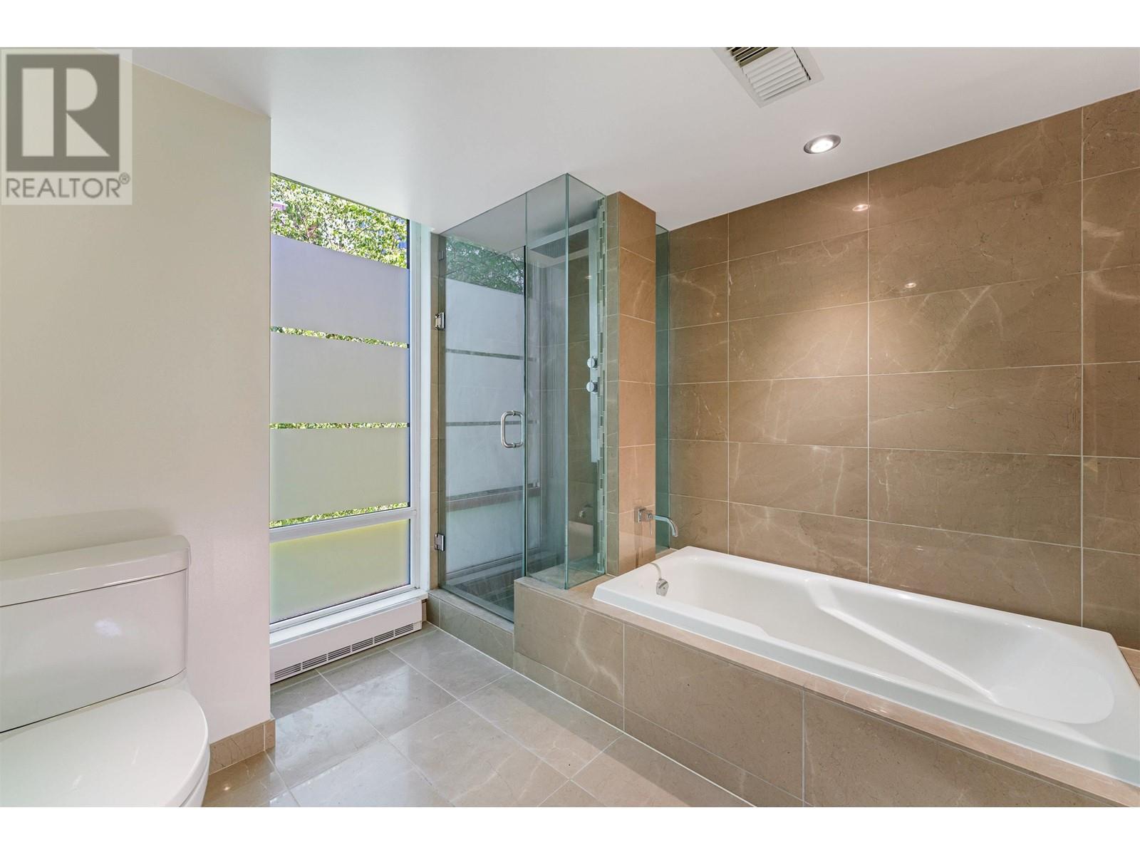 506 8 Smithe Mews, Vancouver, British Columbia  V6B 0A5 - Photo 8 - R2818323