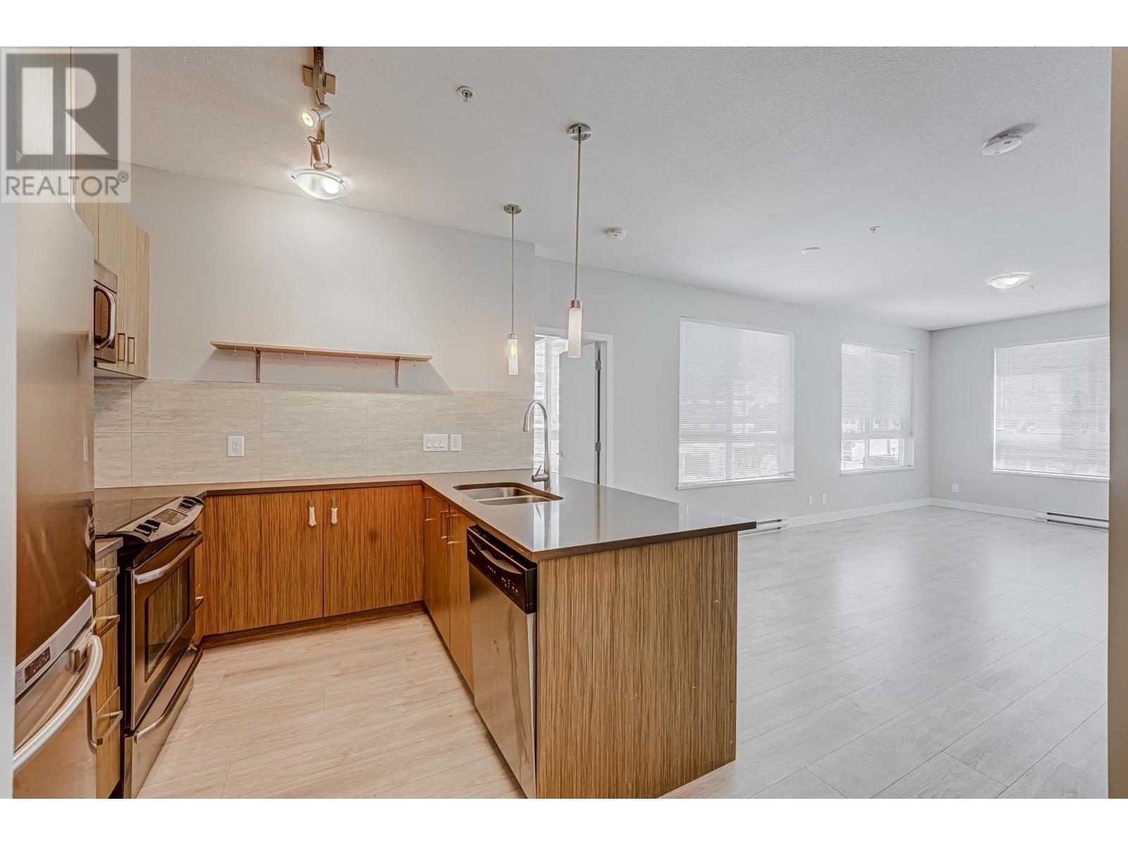 313 12040 222 Street, Maple Ridge, British Columbia  V2X 5W1 - Photo 3 - R2818357