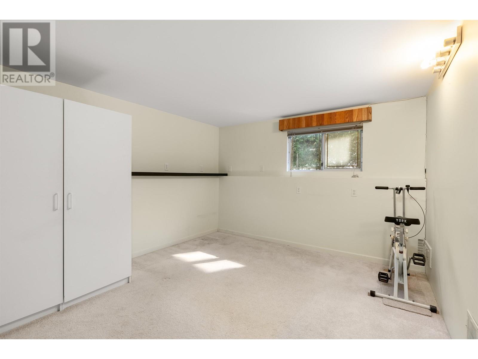 8548 Karrman Avenue, Burnaby, British Columbia  V3N 2M2 - Photo 19 - R2818351