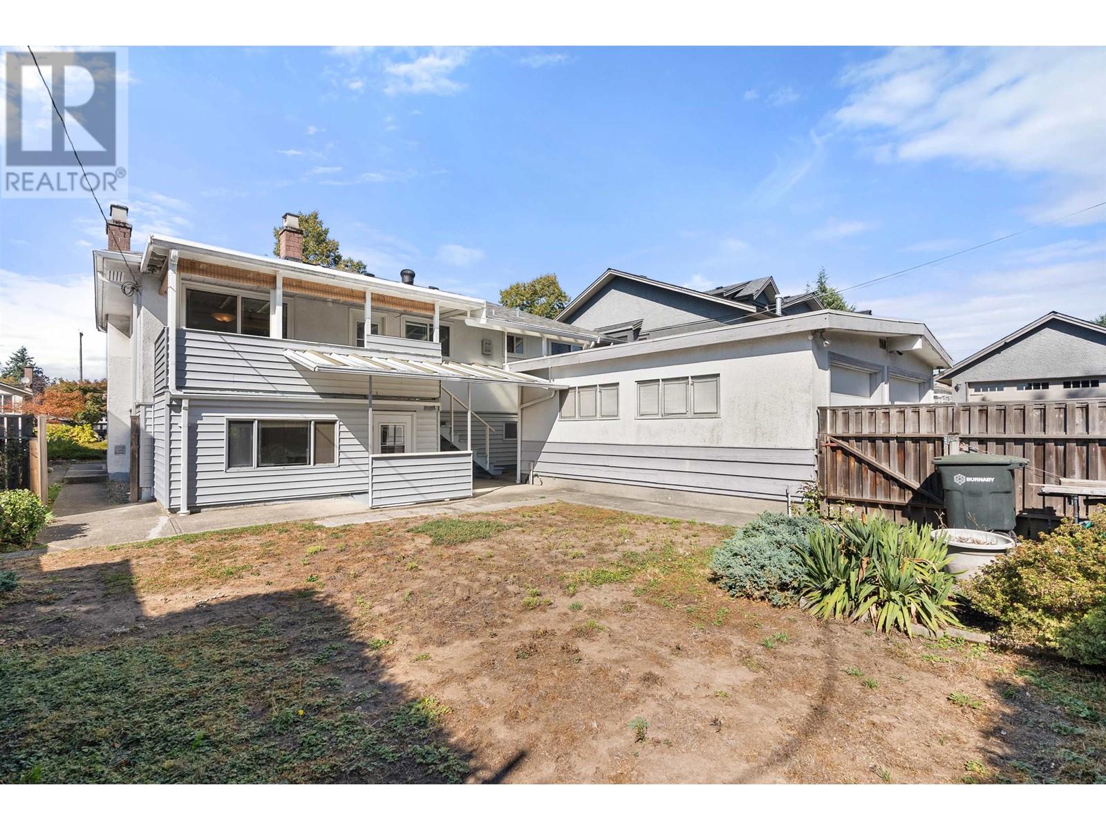 8548 Karrman Avenue, Burnaby, British Columbia  V3N 2M2 - Photo 3 - R2818351