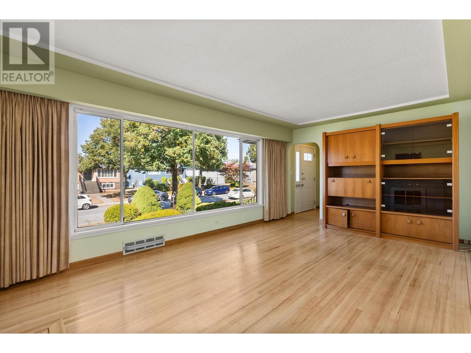 8548 Karrman Avenue, Burnaby, British Columbia  V3N 2M2 - Photo 8 - R2818351
