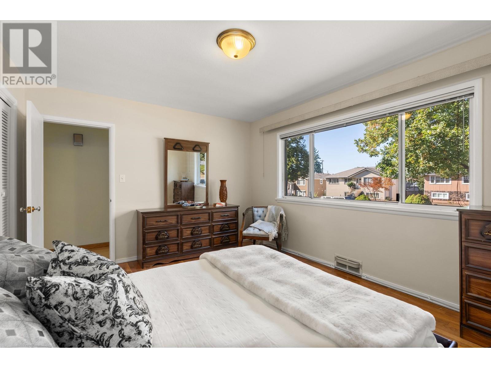 8548 Karrman Avenue, Burnaby, British Columbia  V3N 2M2 - Photo 13 - R2818351