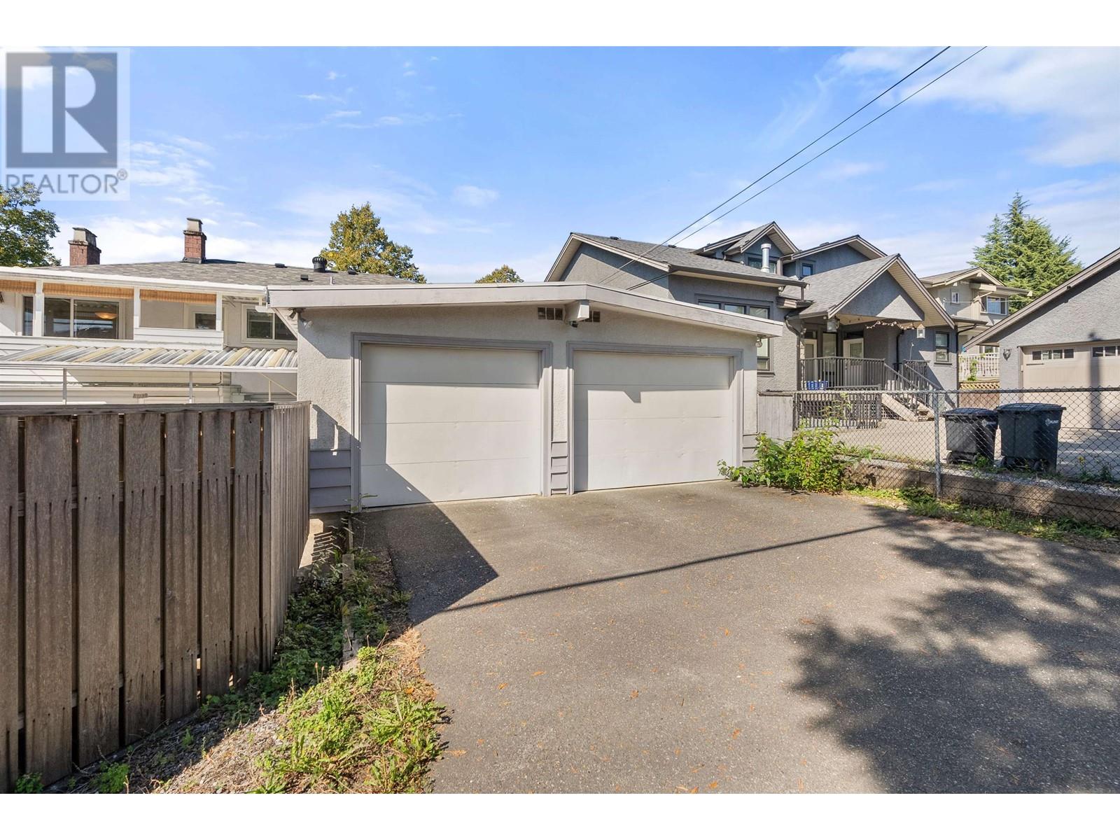 8548 Karrman Avenue, Burnaby, British Columbia  V3N 2M2 - Photo 4 - R2818351
