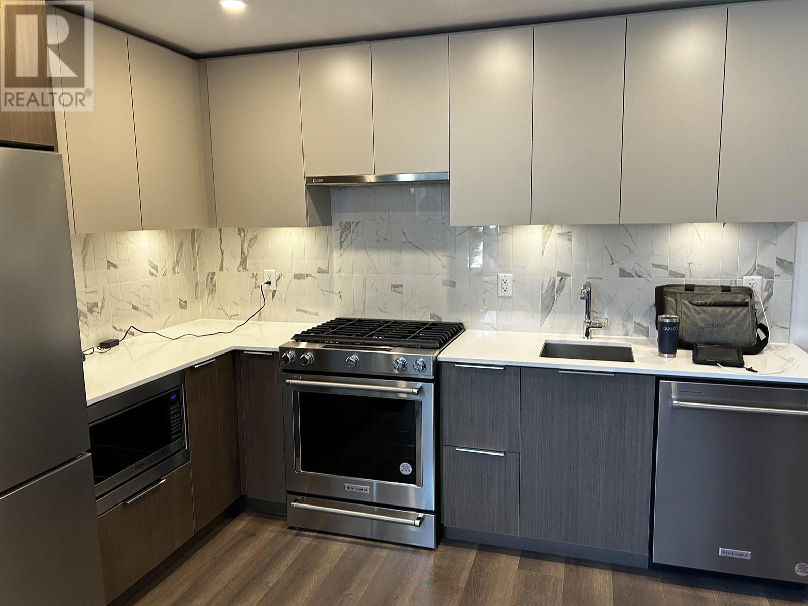 317 645 Como Lake Avenue, Coquitlam, British Columbia  V3J 3M5 - Photo 4 - R2817872