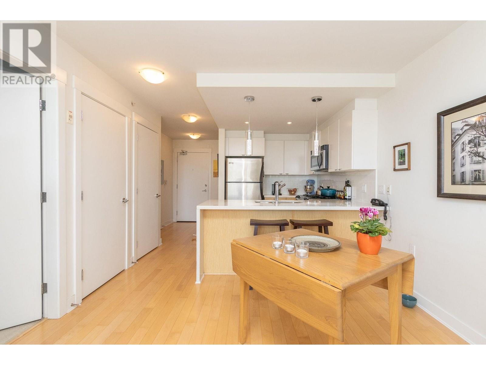 607 160 W 3rd Street, North Vancouver, British Columbia  V7M 0A9 - Photo 3 - R2818497