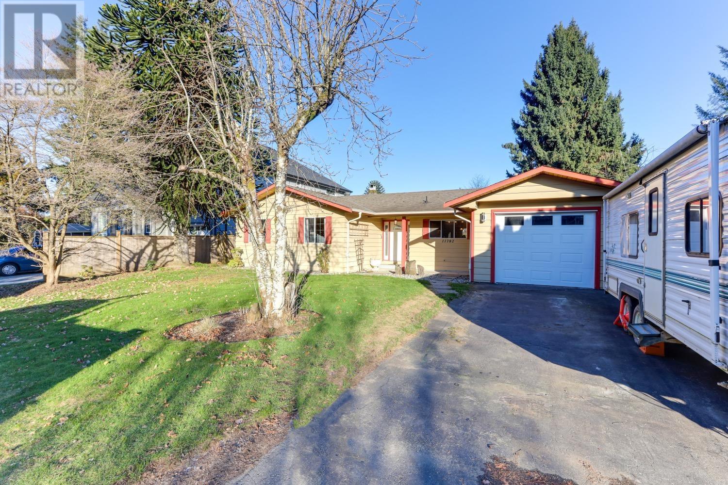 11782 193 Street, Pitt Meadows, British Columbia  V3Y 1C3 - Photo 3 - R2818455