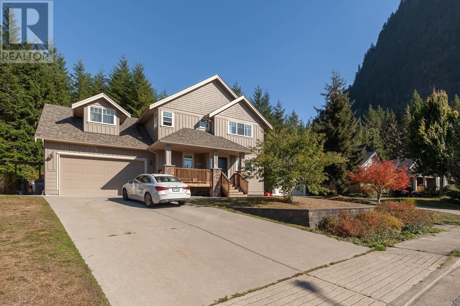 38616 Cherry Drive, Squamish, British Columbia  V8B 0W1 - Photo 1 - R2818487