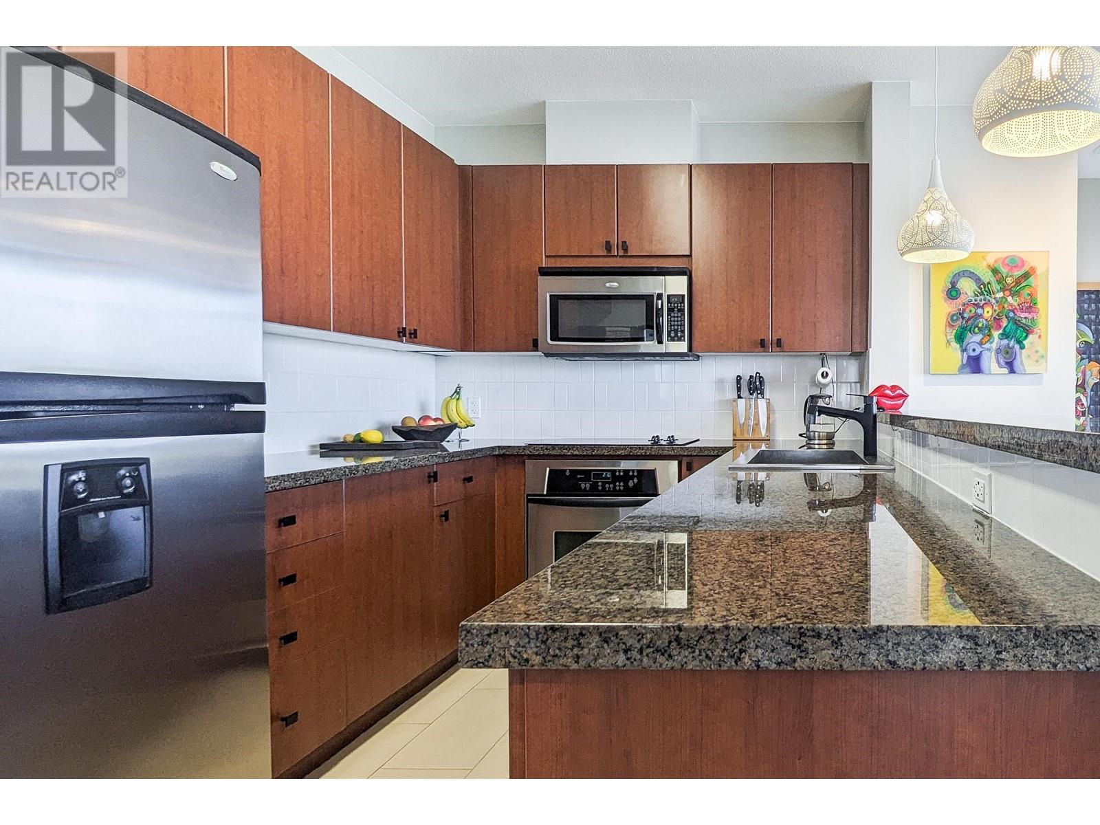 1504 15 E Royal Avenue, New Westminster, British Columbia  V3L 0A9 - Photo 3 - R2818284