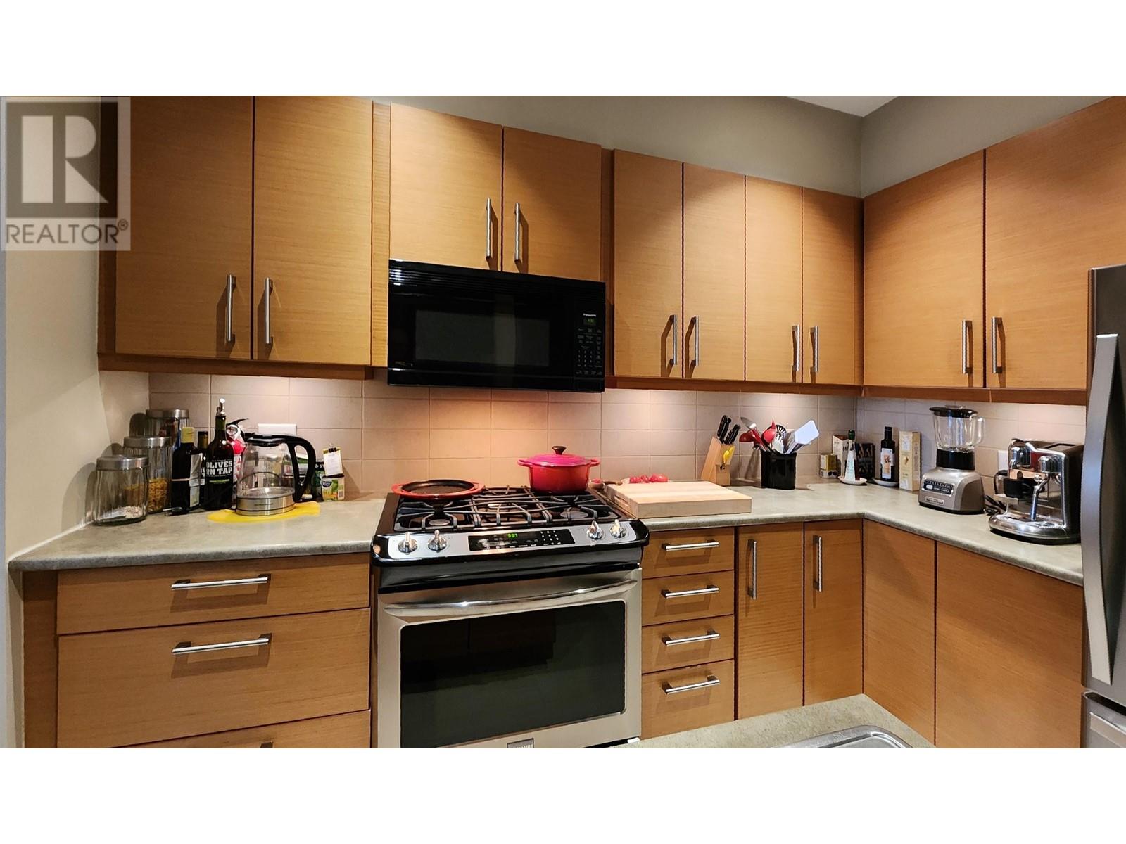 313 188 W 29th Street, North Vancouver, British Columbia  V7N 0A2 - Photo 2 - R2811757