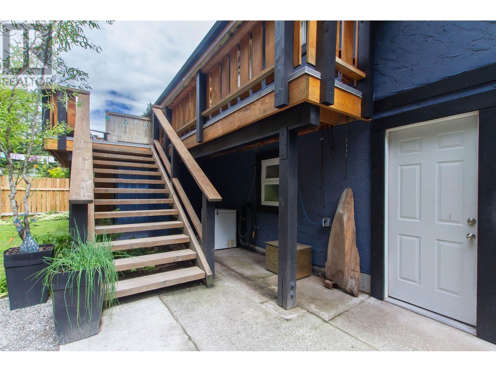 41909 Ross Road, Squamish, British Columbia  V0N 1T0 - Photo 3 - R2818477