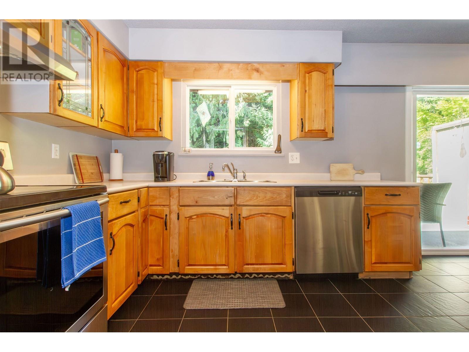 41909 Ross Road, Squamish, British Columbia  V0N 1T0 - Photo 5 - R2818477