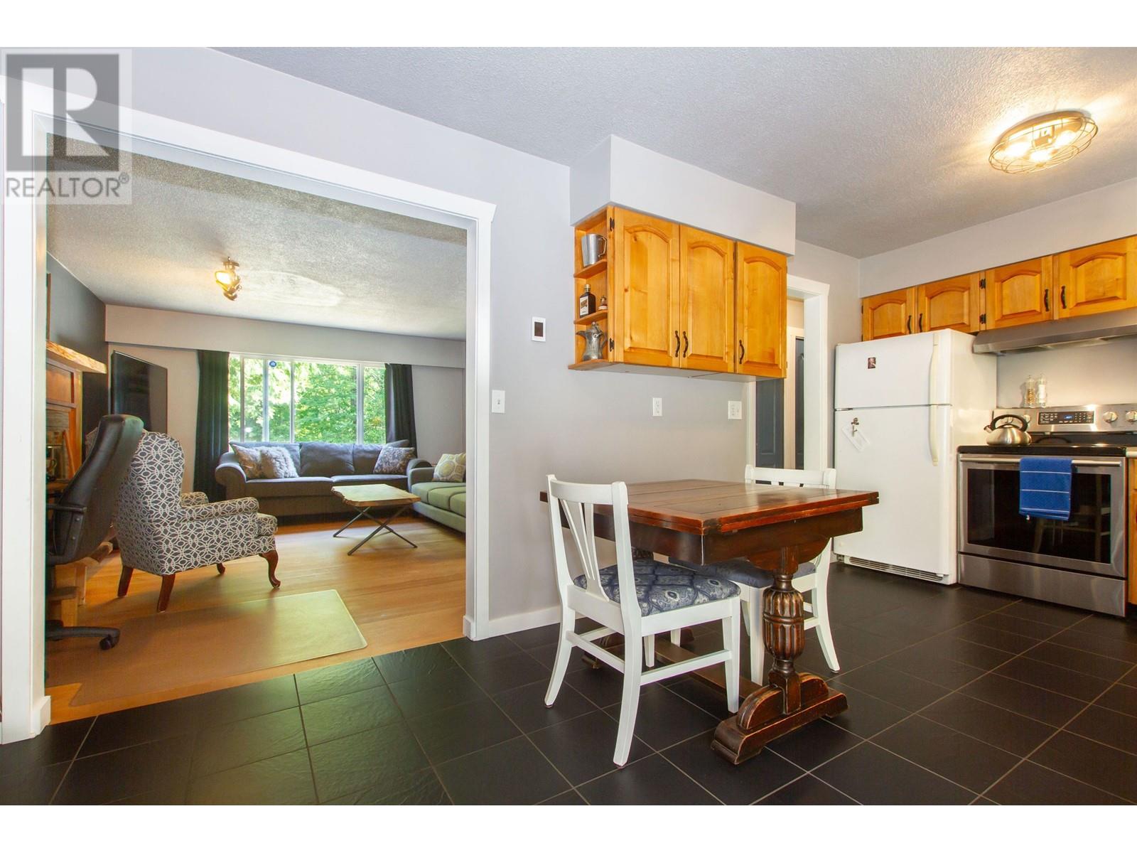 41909 Ross Road, Squamish, British Columbia  V0N 1T0 - Photo 8 - R2818477