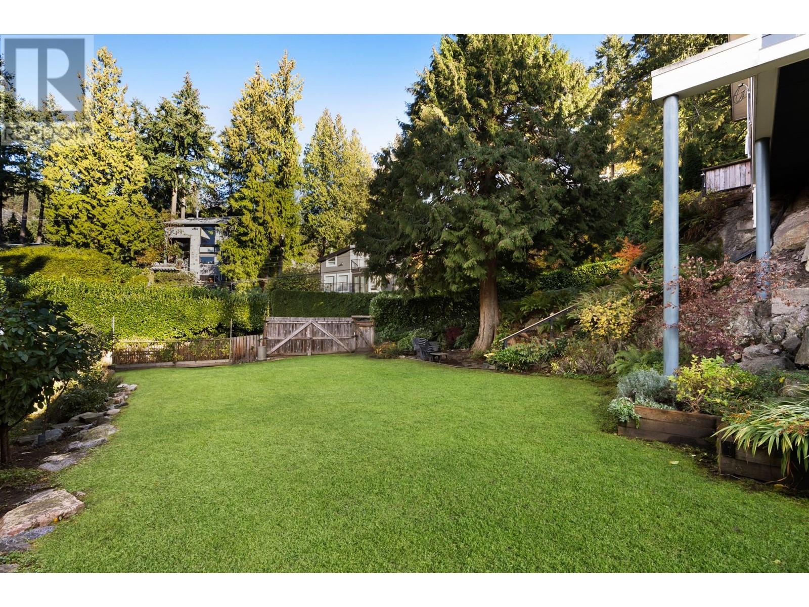 5755 Telegraph Trail, West Vancouver, British Columbia  V7W 1R3 - Photo 3 - R2816159