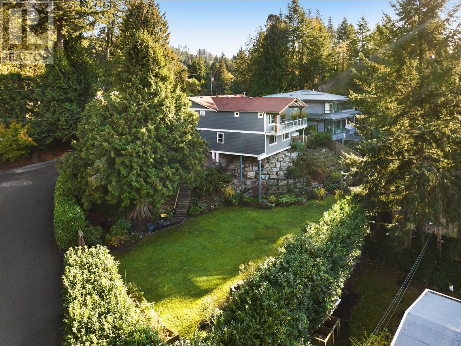 5755 Telegraph Trail, West Vancouver, British Columbia  V7W 1R3 - Photo 2 - R2816159