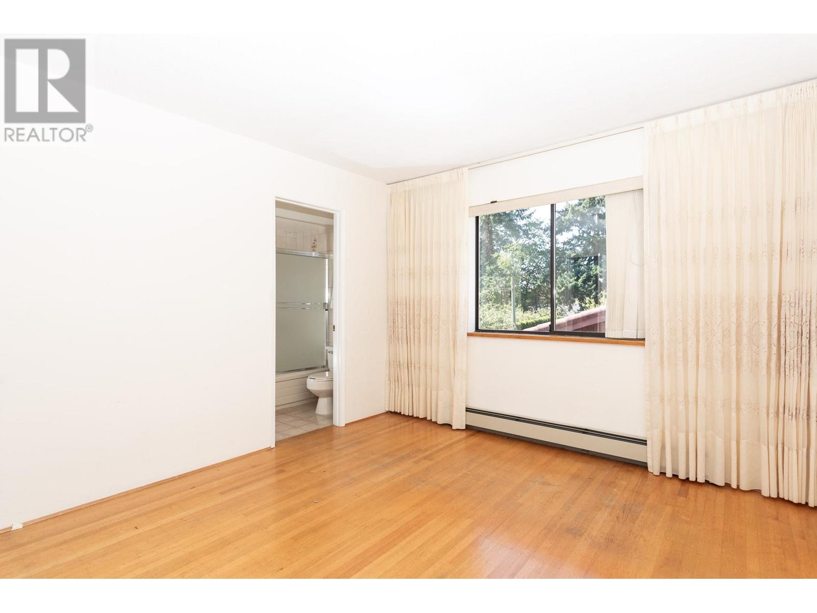 7295 Sussex Avenue, Burnaby, British Columbia  V5J 3V6 - Photo 13 - R2818528