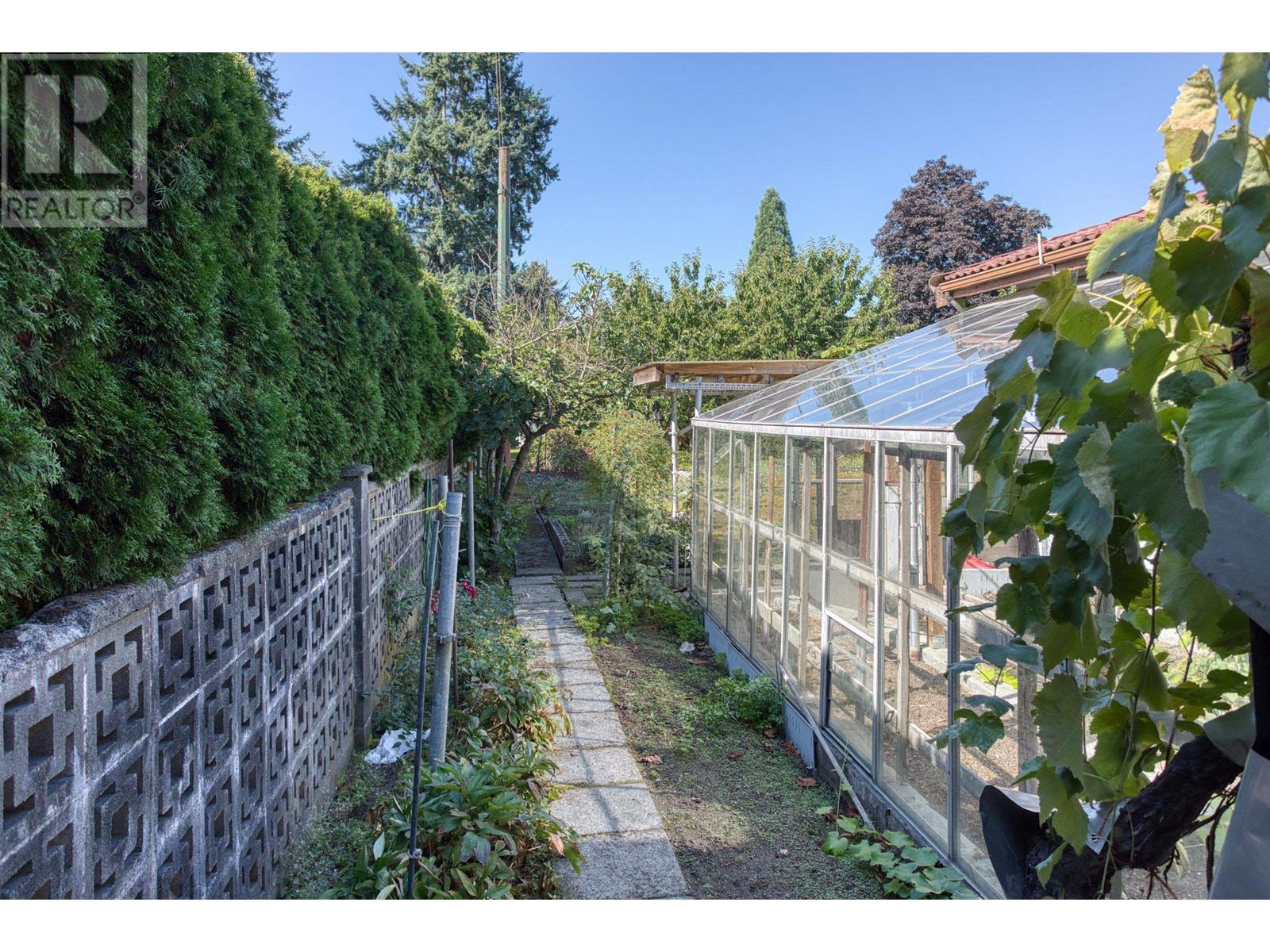 7295 Sussex Avenue, Burnaby, British Columbia  V5J 3V6 - Photo 28 - R2818528