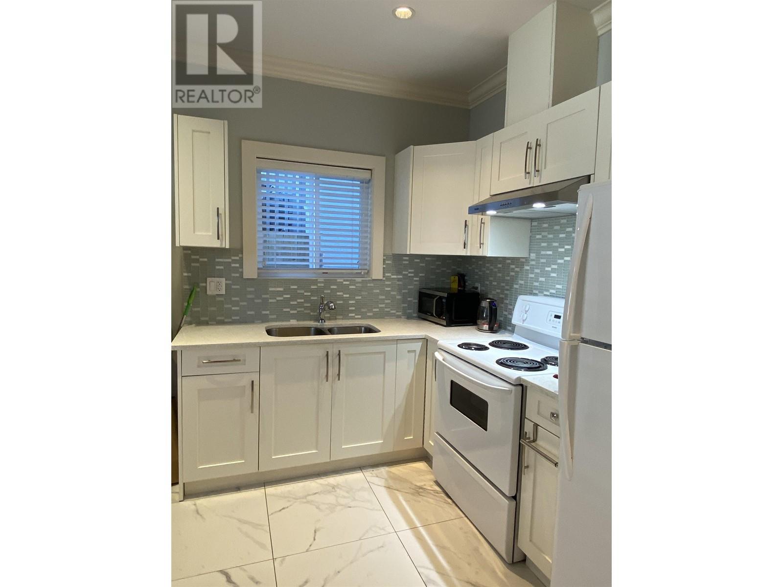 East 719 E 61st Avenue, Vancouver, British Columbia  V5X 2C1 - Photo 3 - R2818539