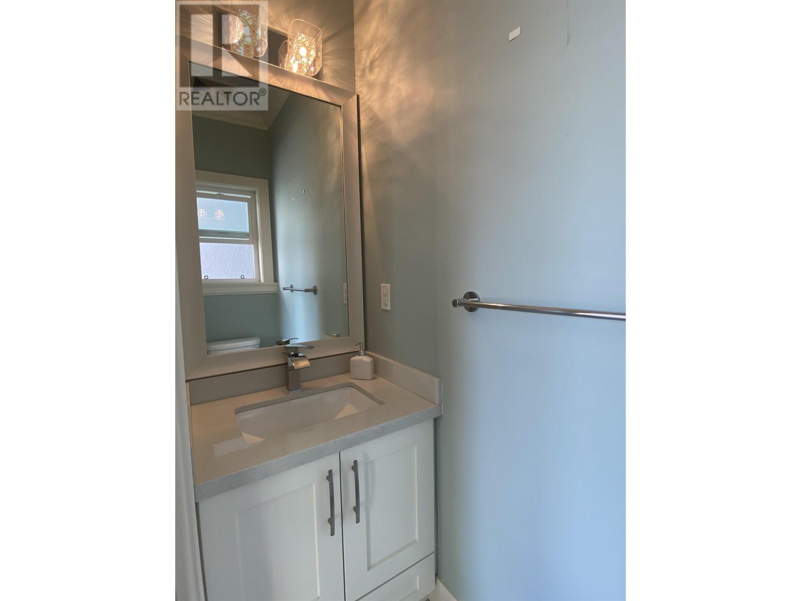 East 719 E 61st Avenue, Vancouver, British Columbia  V5X 2C1 - Photo 8 - R2818539