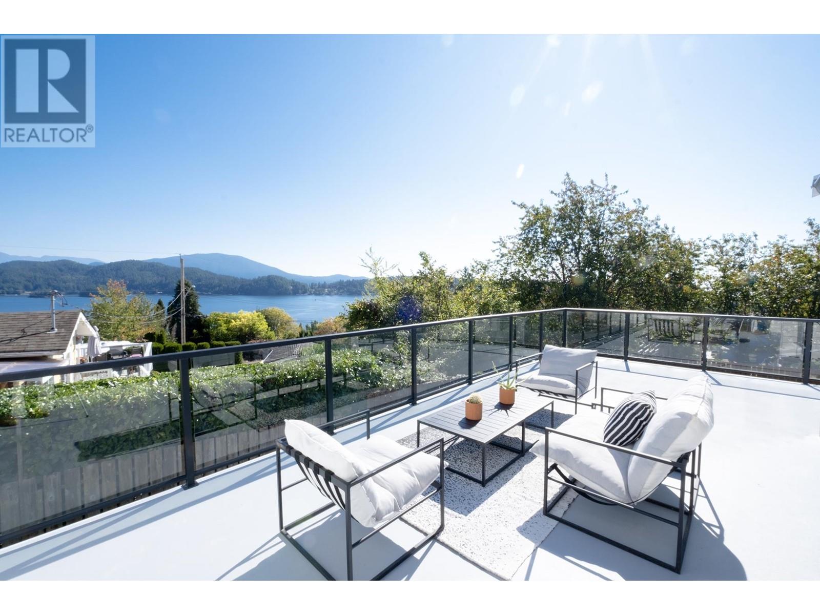 679 Corlett Road, Gibsons, British Columbia  V0N 1V9 - Photo 2 - R2818602