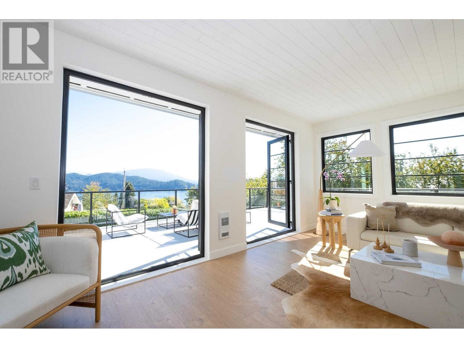 679 Corlett Road, Gibsons, British Columbia  V0N 1V9 - Photo 5 - R2818602