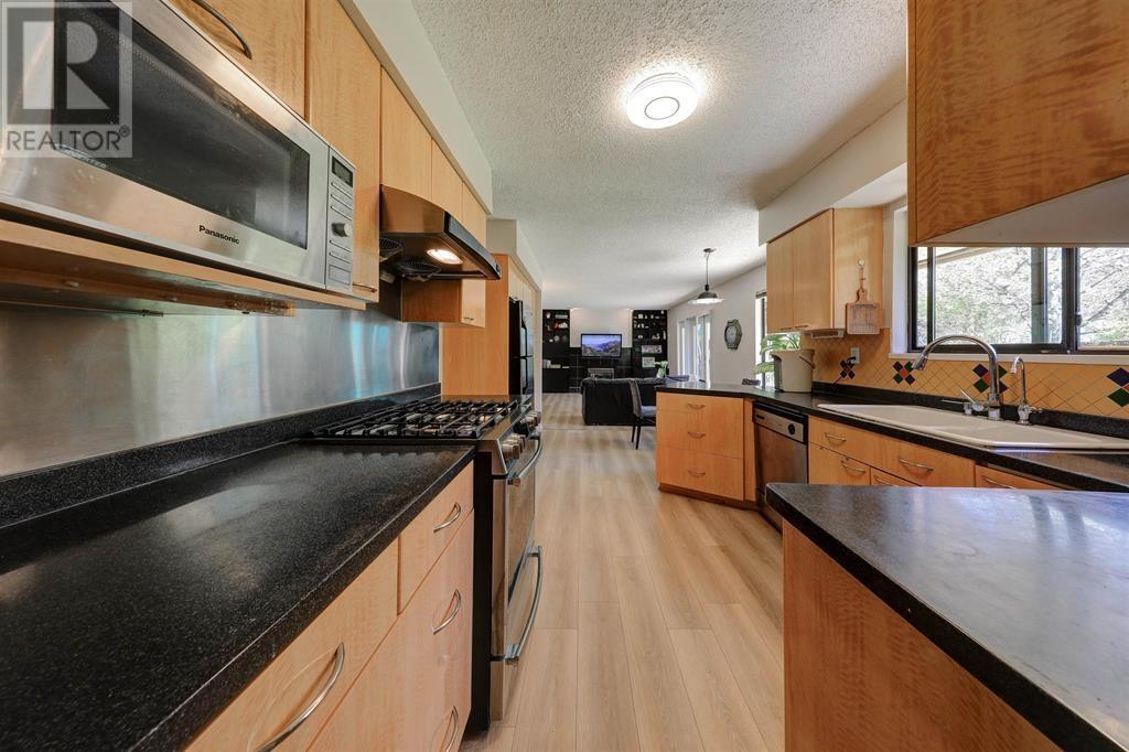 5084 Topaz Place, Richmond, British Columbia  V7C 4Z4 - Photo 3 - R2818583