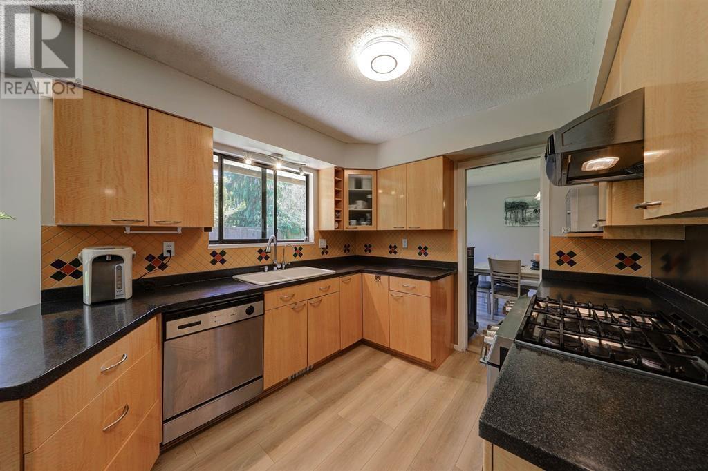 5084 Topaz Place, Richmond, British Columbia  V7C 4Z4 - Photo 2 - R2818583