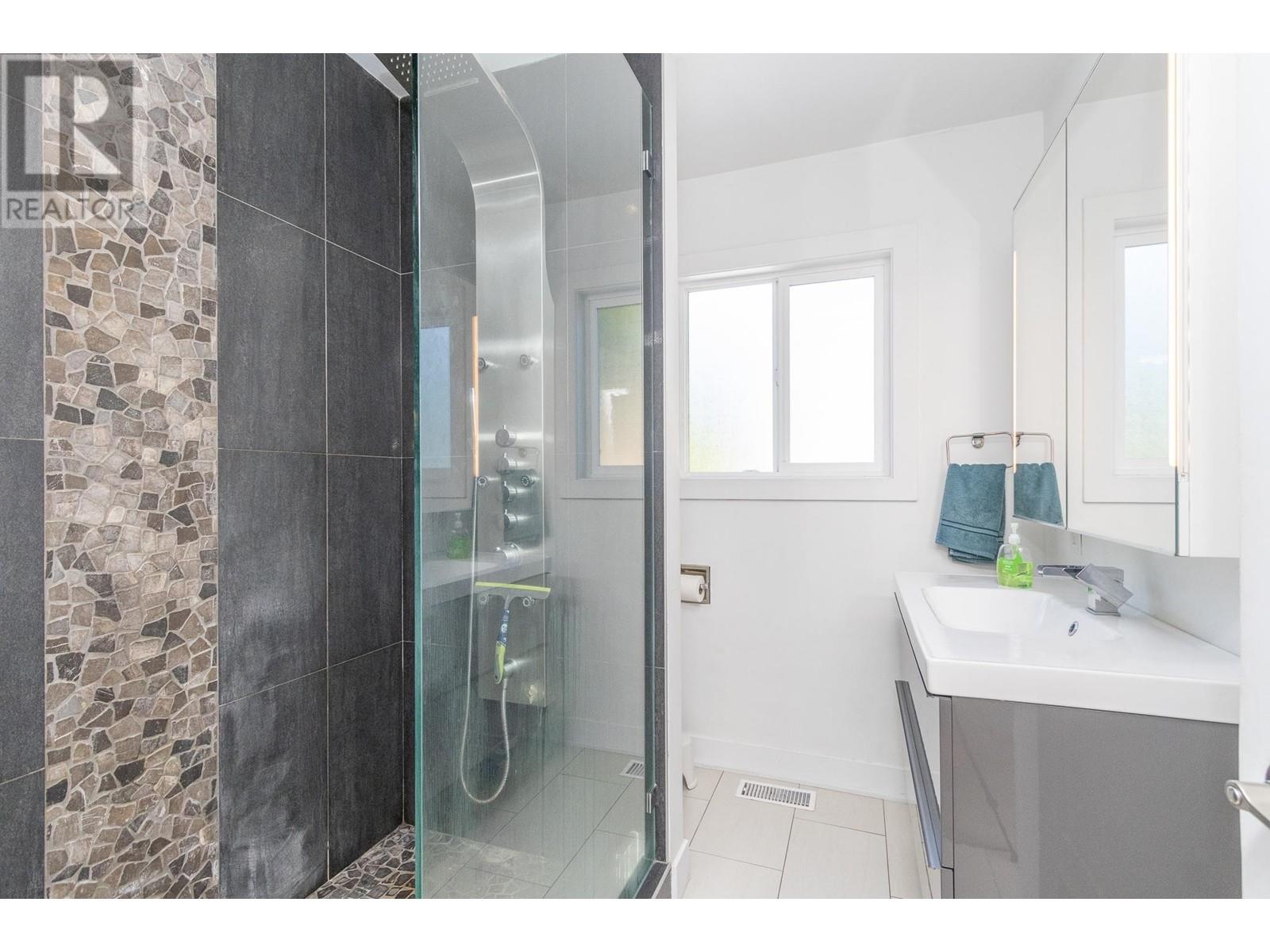929 Hartford Place, North Vancouver, British Columbia  V7H 2J8 - Photo 21 - R2816652