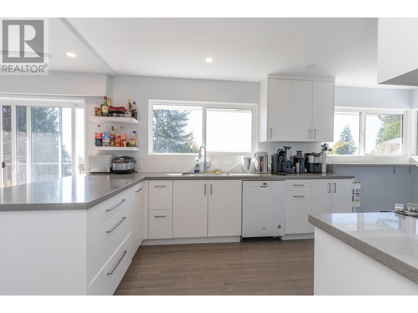 929 Hartford Place, North Vancouver, British Columbia  V7H 2J8 - Photo 7 - R2816652