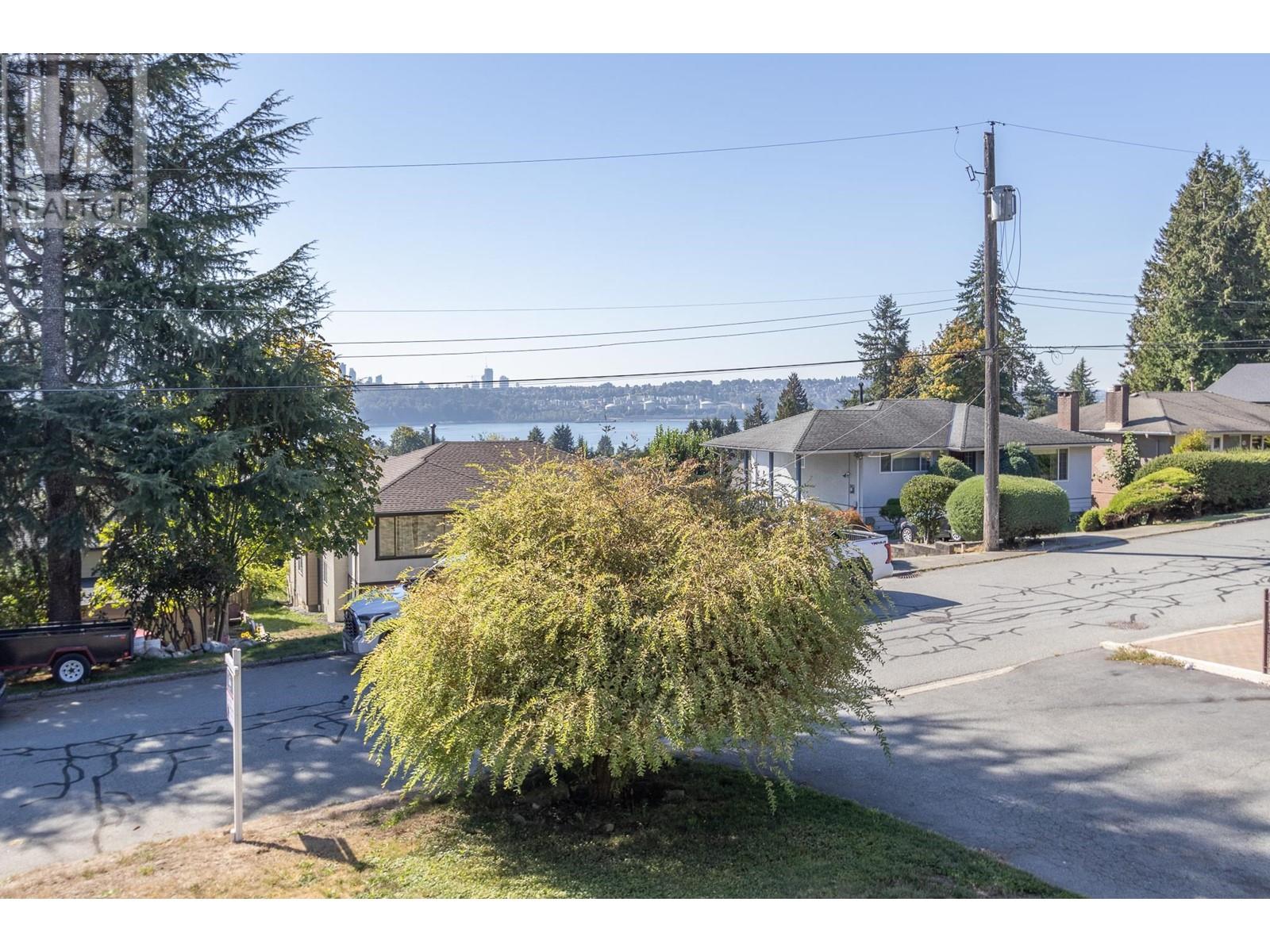 929 HARTFORD PLACE, north vancouver, British Columbia
