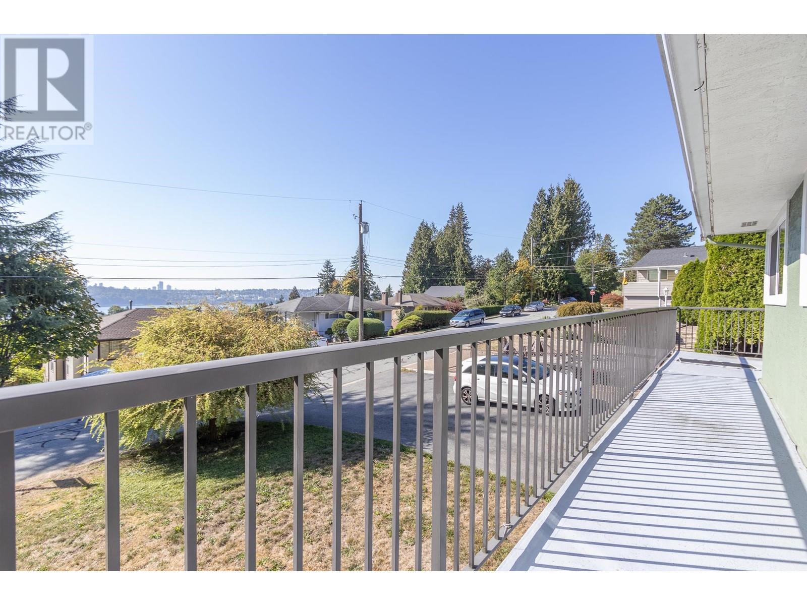 929 Hartford Place, North Vancouver, British Columbia  V7H 2J8 - Photo 9 - R2816652